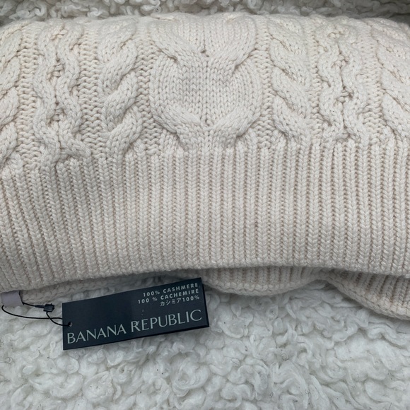 ✨HOST PICK✨BANANA REPUBLIC CABLE KNIT CASHMERE SCARF 196x33 CM (77x12 inches) - Picture 1 of 4